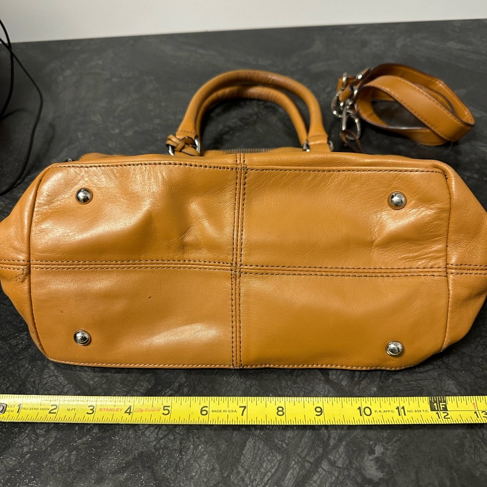 Tignanello leather purse, handles and detachable strap. Buttery soft leather - Picture 6 of 6